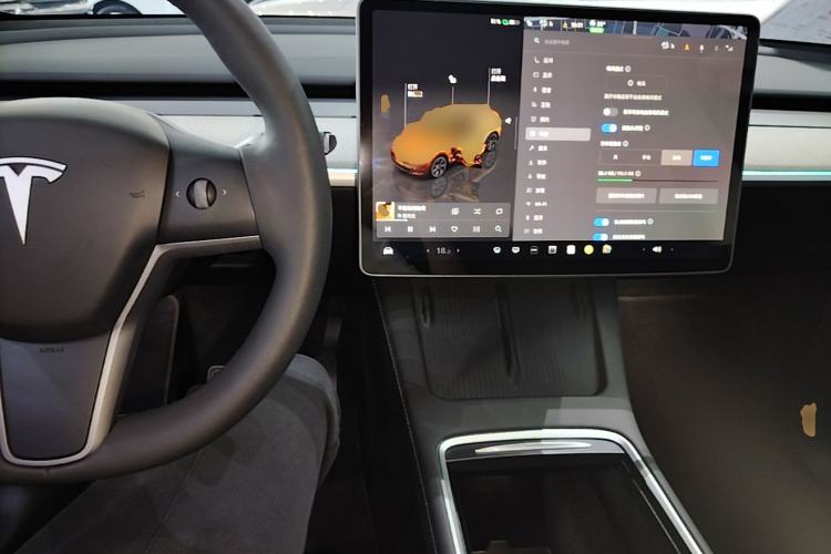 Used Tesla Model Y 2023 Rear-Wheel-Drive Version Center Console