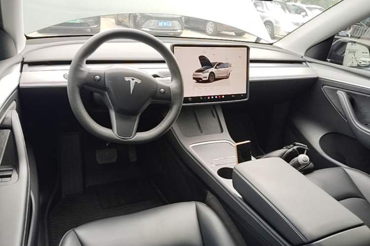 Used Tesla Model Y 2023 Rear-Wheel-Drive Version Center Console