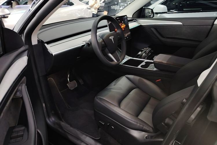Used Tesla Model Y 2023 Rear-Wheel-Drive Version Driver Seat