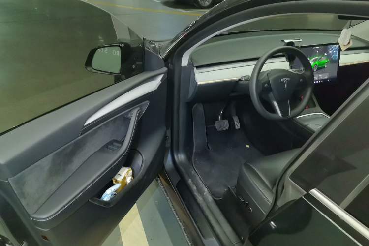 Used Tesla Model Y 2023 Rear-Wheel-Drive Version Driver Seat