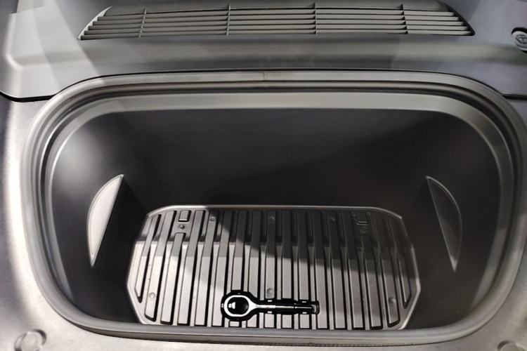 Used Tesla Model Y 2023 Rear-Wheel-Drive Version Engine Bay