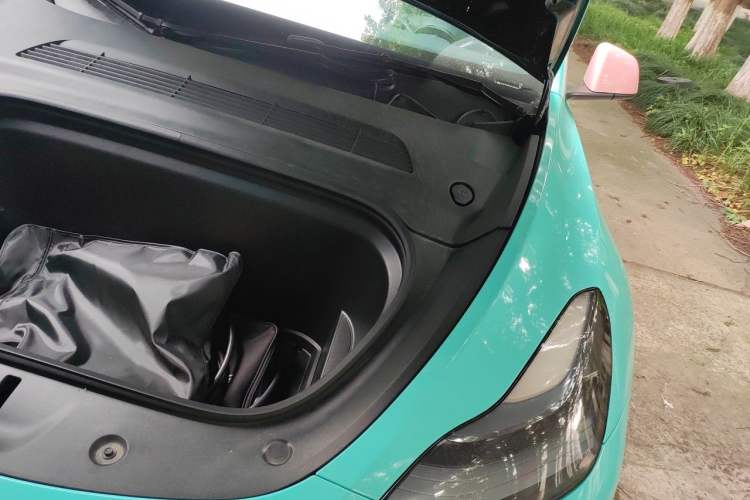 Used Tesla Model Y 2023 Rear-Wheel-Drive Version Engine Bay Left