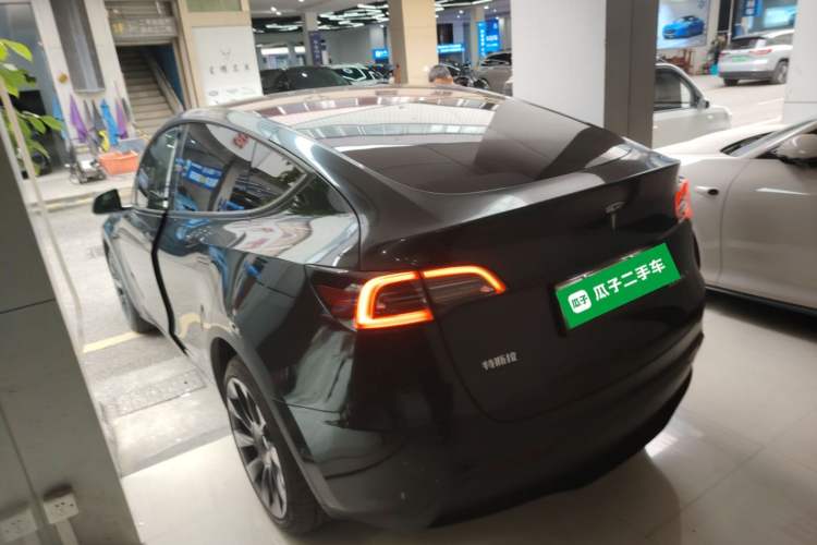 Used Tesla Model Y 2023 Long-Range All-Wheel-Drive Version Exterior 3