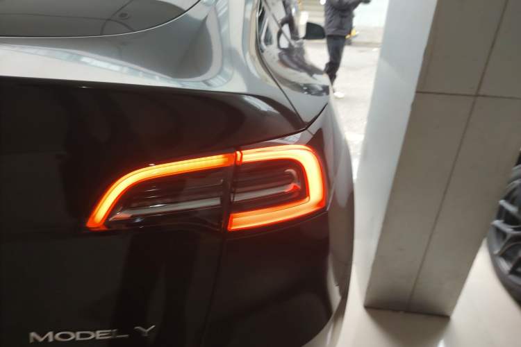 Used Tesla Model Y 2023 Long-Range All-Wheel-Drive Version Exterior 6