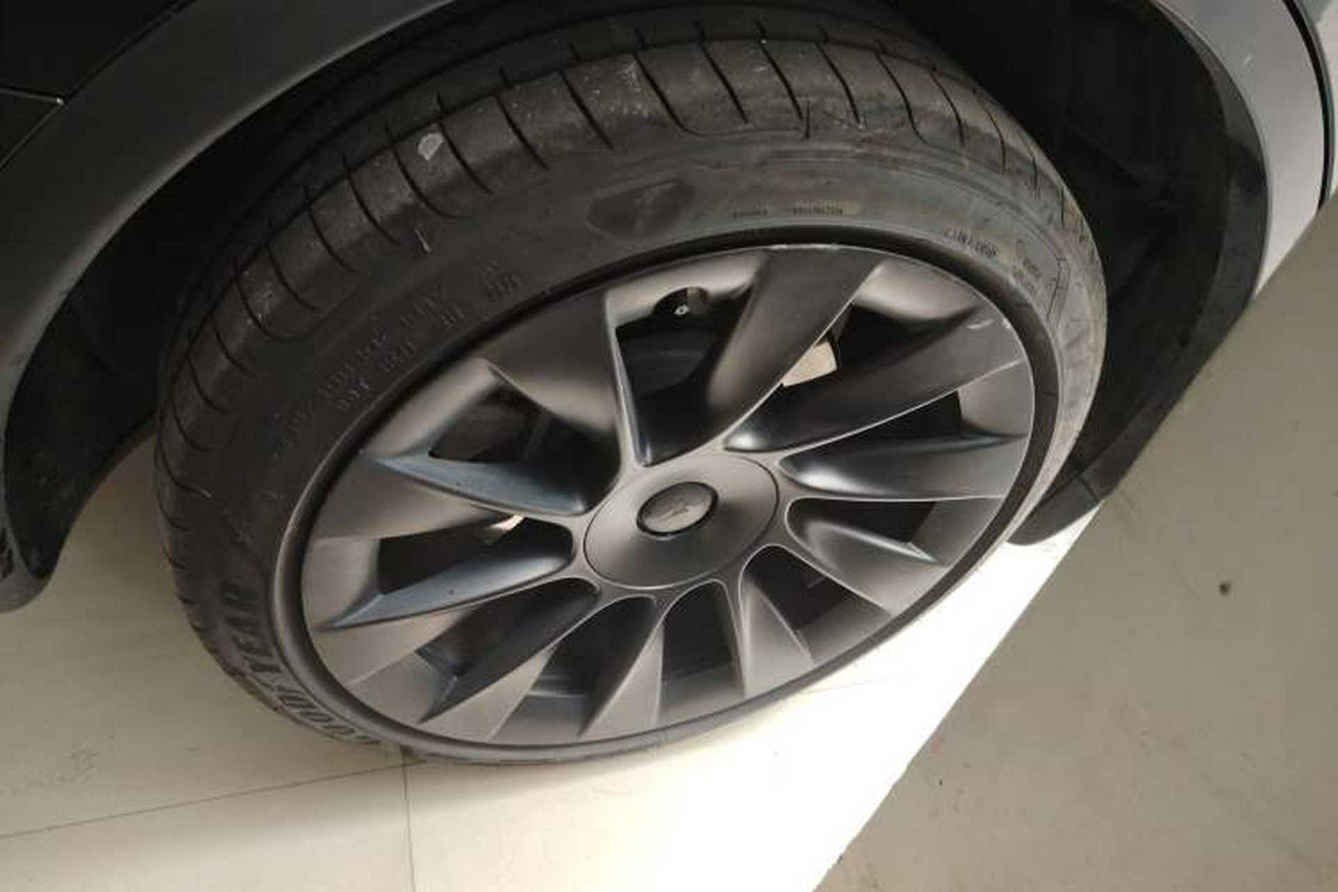 Used Tesla Model Y 2023 Long-Range All-Wheel-Drive Version Exterior 8
