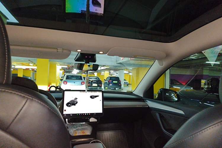 Used Tesla Model Y 2023 Long-Range All-Wheel-Drive Version Headliner