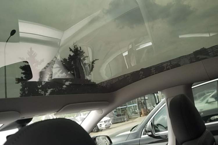 Used Tesla Model Y 2023 Rear-Wheel-Drive Version Headliner