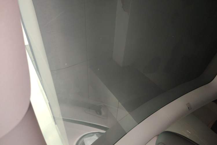 Used Tesla Model Y 2023 Long-Range All-Wheel-Drive Version Headliner