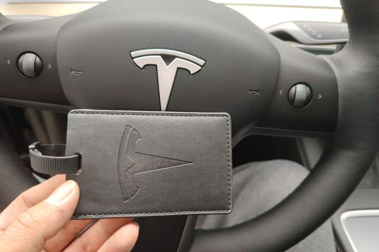 Used Tesla Model Y 2023 Long-Range All-Wheel-Drive Version Interior 1