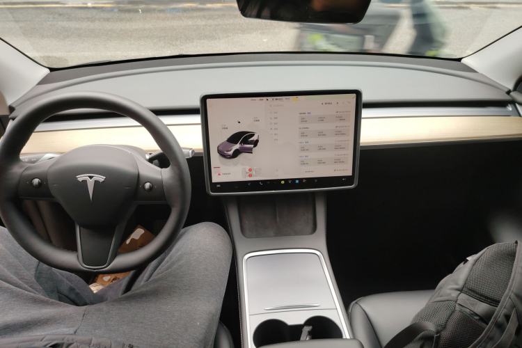 Used Tesla Model Y 2023 Long-Range All-Wheel-Drive Version Interior 2