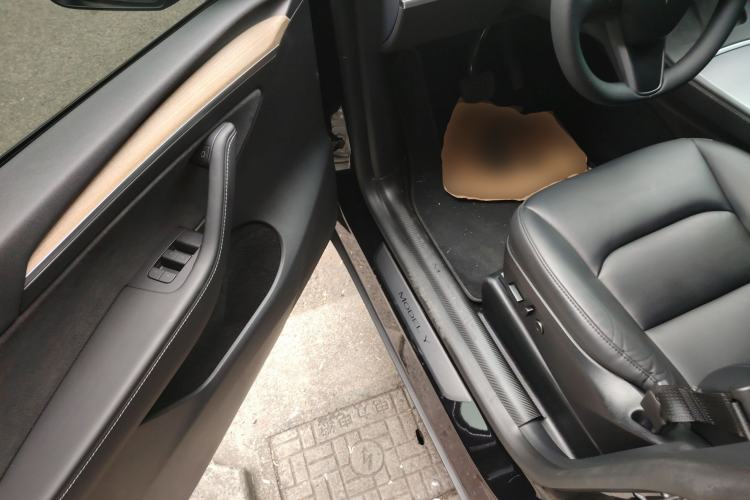 Used Tesla Model Y 2023 Long-Range All-Wheel-Drive Version Interior 3