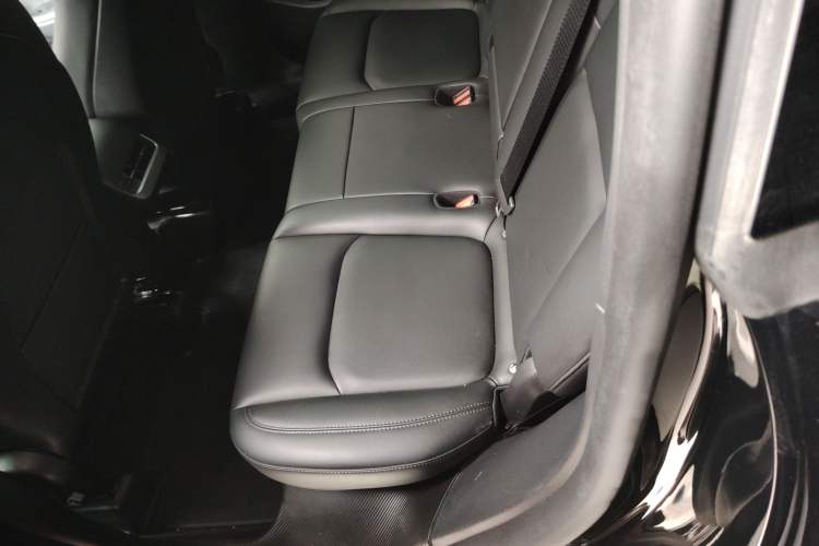 Used Tesla Model Y 2023 Long-Range All-Wheel-Drive Version Interior 4