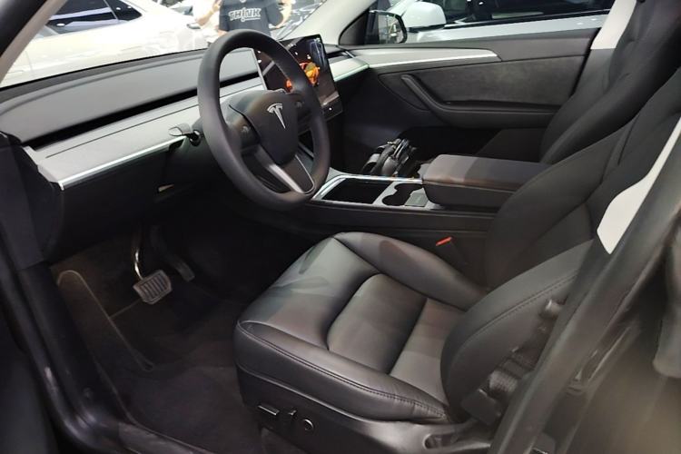 Used Tesla Model Y 2023 Rear-Wheel-Drive Version Left Front Seat