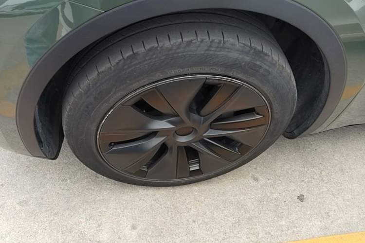 Used Tesla Model Y 2023 Rear-Wheel-Drive Version Left Front Wheel Hub