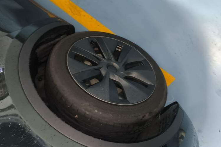 Used Tesla Model Y 2023 Rear-Wheel-Drive Version Left Front Wheel Hub