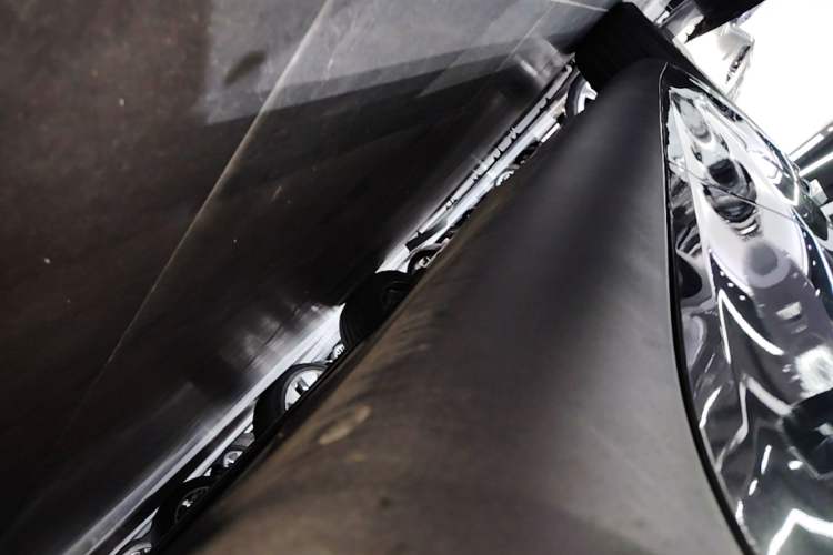 Used Tesla Model Y 2023 Rear-Wheel-Drive Version Left Side Sill