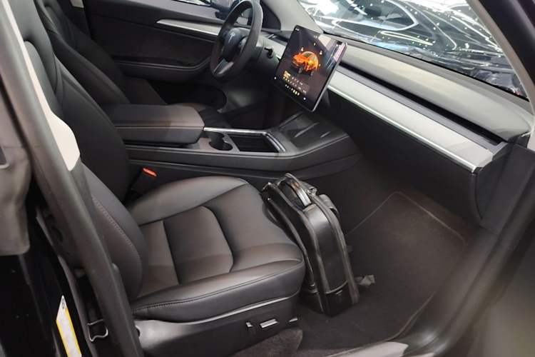 Used Tesla Model Y 2023 Rear-Wheel-Drive Version Right Front Seat