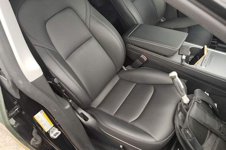 Used Tesla Model Y 2023 Rear-Wheel-Drive Version Right Front Seat