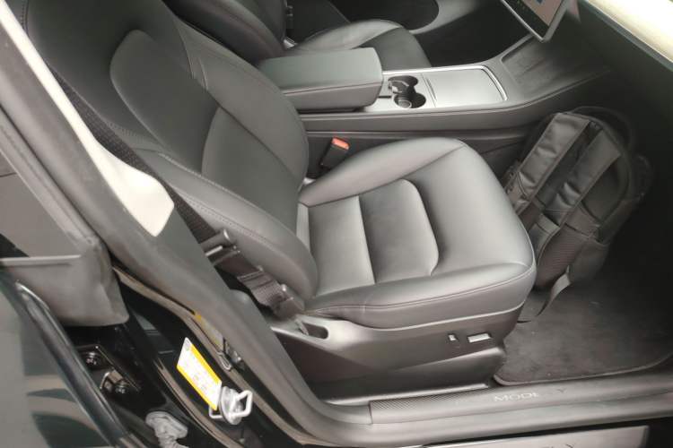 Used Tesla Model Y 2023 Long-Range All-Wheel-Drive Version Right Front Seat