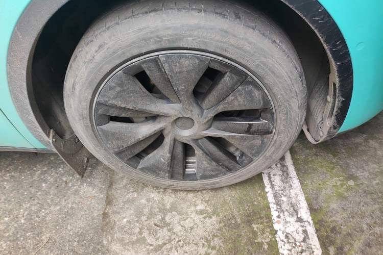 Used Tesla Model Y 2023 Rear-Wheel-Drive Version Right Front Wheel Hub