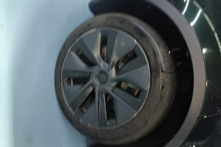 Used Tesla Model Y 2023 Rear-Wheel-Drive Version Right Rear Wheel Hub