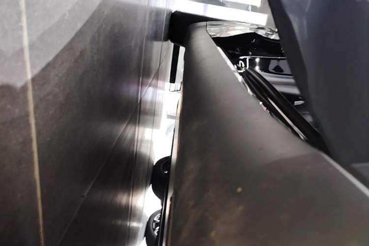 Used Tesla Model Y 2023 Rear-Wheel-Drive Version Right Side Sill