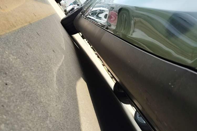 Used Tesla Model Y 2023 Rear-Wheel-Drive Version Right Side Sill