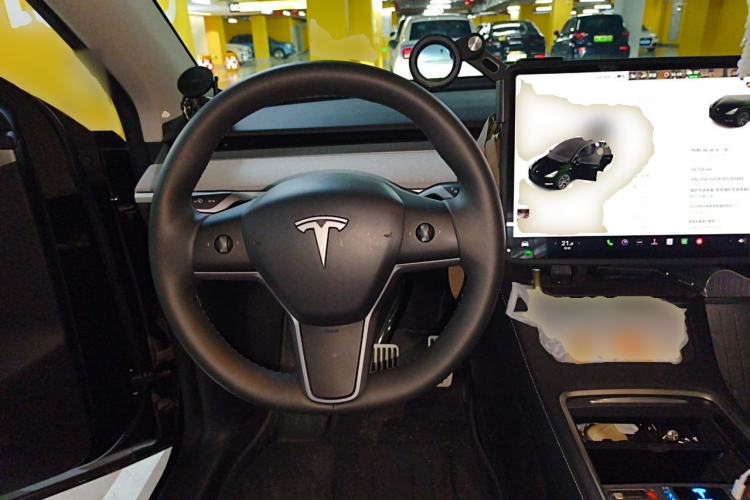 Used Tesla Model Y 2023 Long-Range All-Wheel-Drive Version Steering Wheel