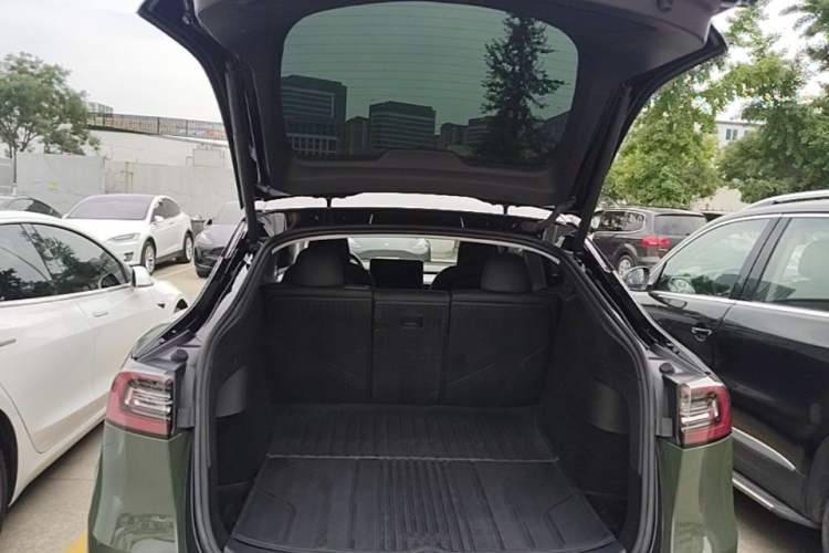 Used Tesla Model Y 2023 Rear-Wheel-Drive Version Trunk