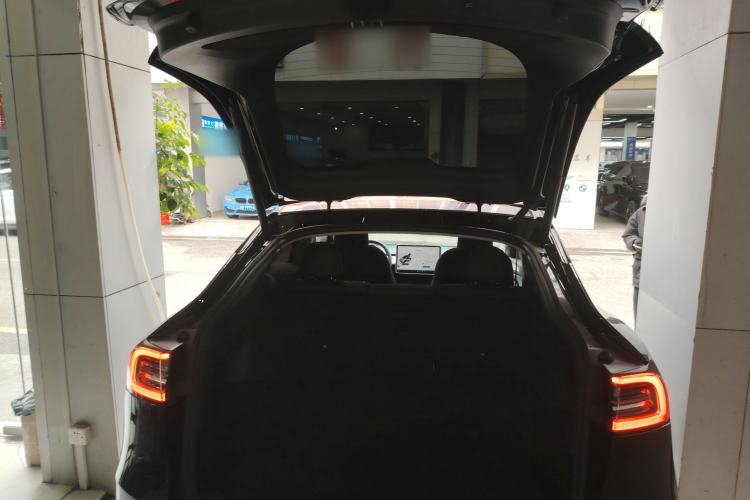 Used Tesla Model Y 2023 Long-Range All-Wheel-Drive Version Trunk