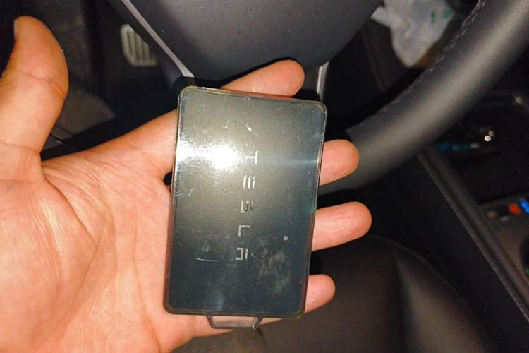 Used Tesla Model Y 2023 Long-Range All-Wheel-Drive Version Vehicle Key