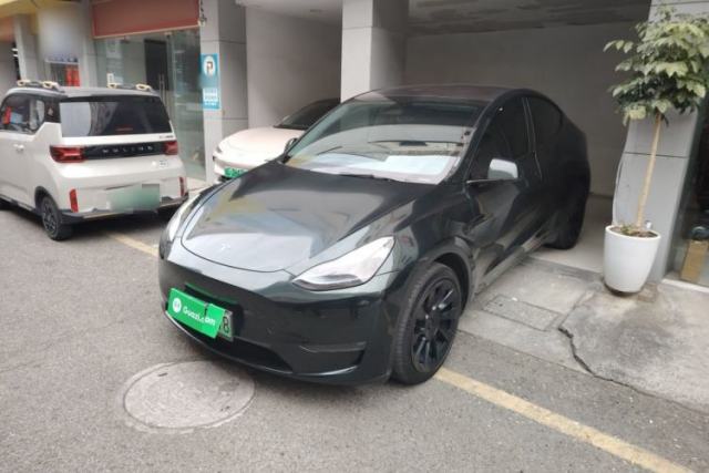 Used Tesla Model Y 2023 Long-Range All-Wheel-Drive Version