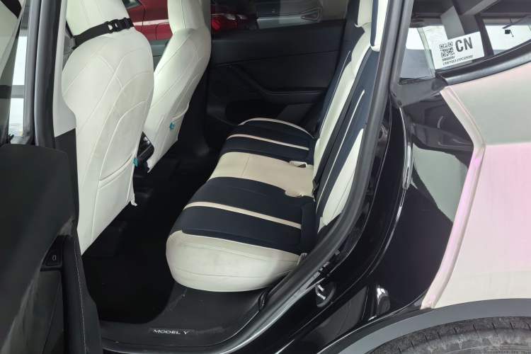 Used Tesla Model Y 2023 Rear-Wheel-Drive Version Interior 3