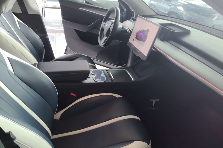 Used Tesla Model Y 2023 Rear-Wheel-Drive Version Interior 4
