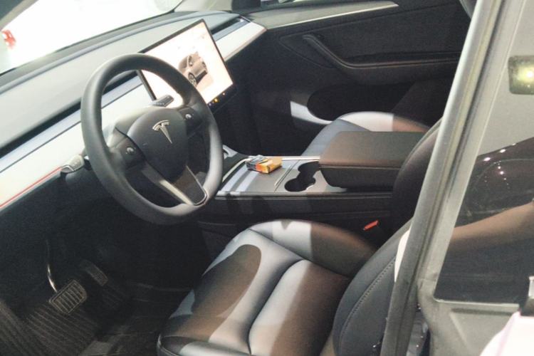 Used Tesla Model Y 2023 Rear-Wheel-Drive Version Left Front Seat