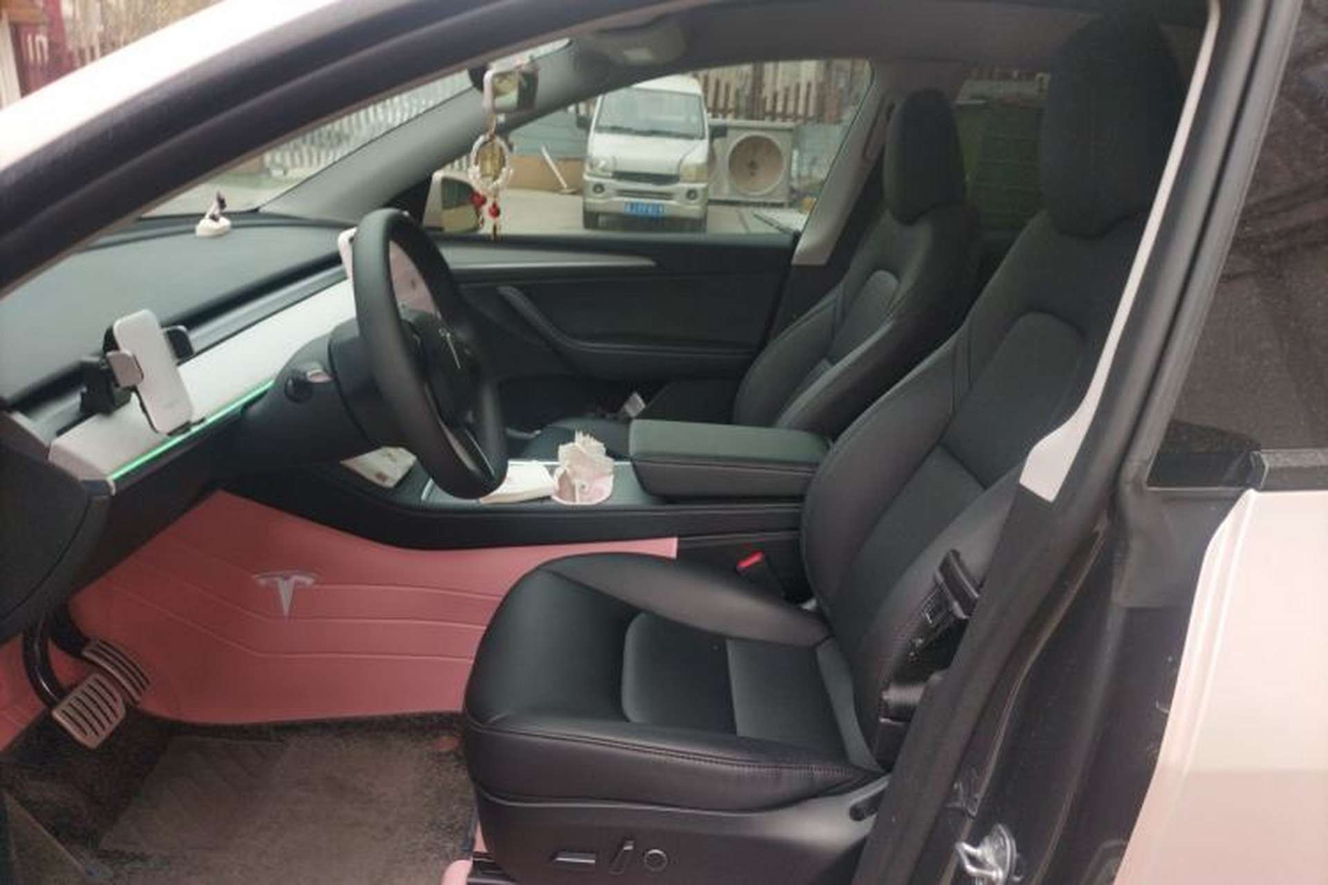 Used Tesla Model Y 2023 High-Performance All-Wheel-Drive Version Left Front Seat