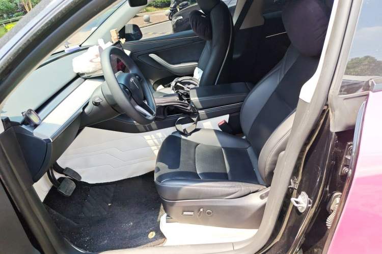 Used Tesla Model Y 2023 Long-Range All-Wheel-Drive Version Left Front Seat