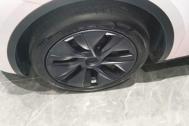 Used Tesla Model Y 2023 Rear-Wheel-Drive Version Left Front Wheel Hub