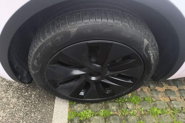 Used Tesla Model Y 2023 Rear-Wheel-Drive Version Left Front Wheel Hub