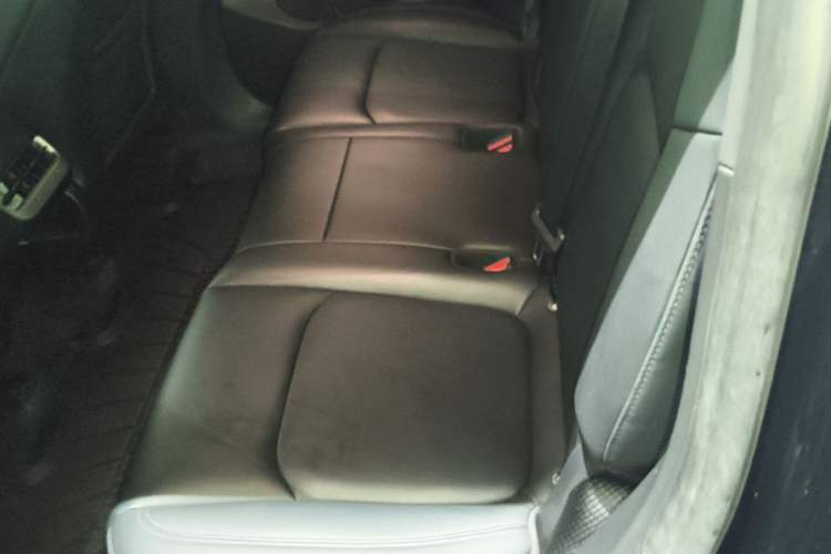 Used Tesla Model Y 2023 Rear-Wheel-Drive Version Left Rear Seat