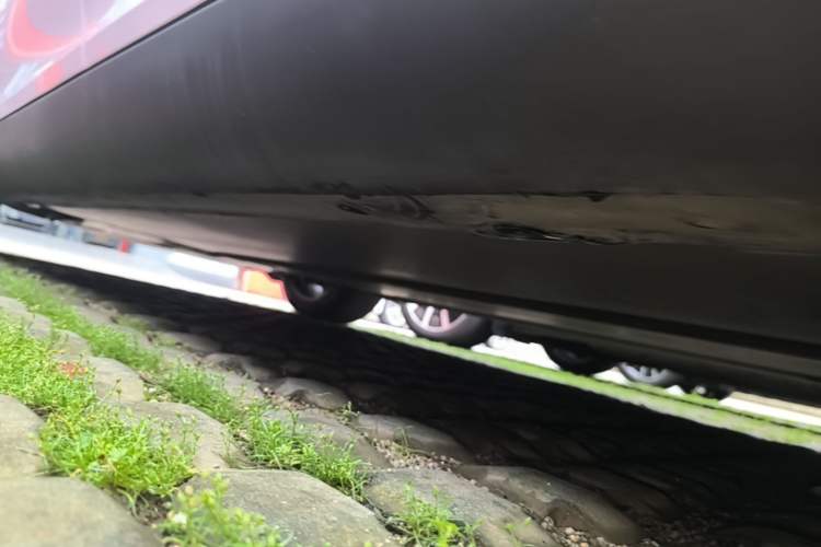 Used Tesla Model Y 2023 Rear-Wheel-Drive Version Left Side Sill
