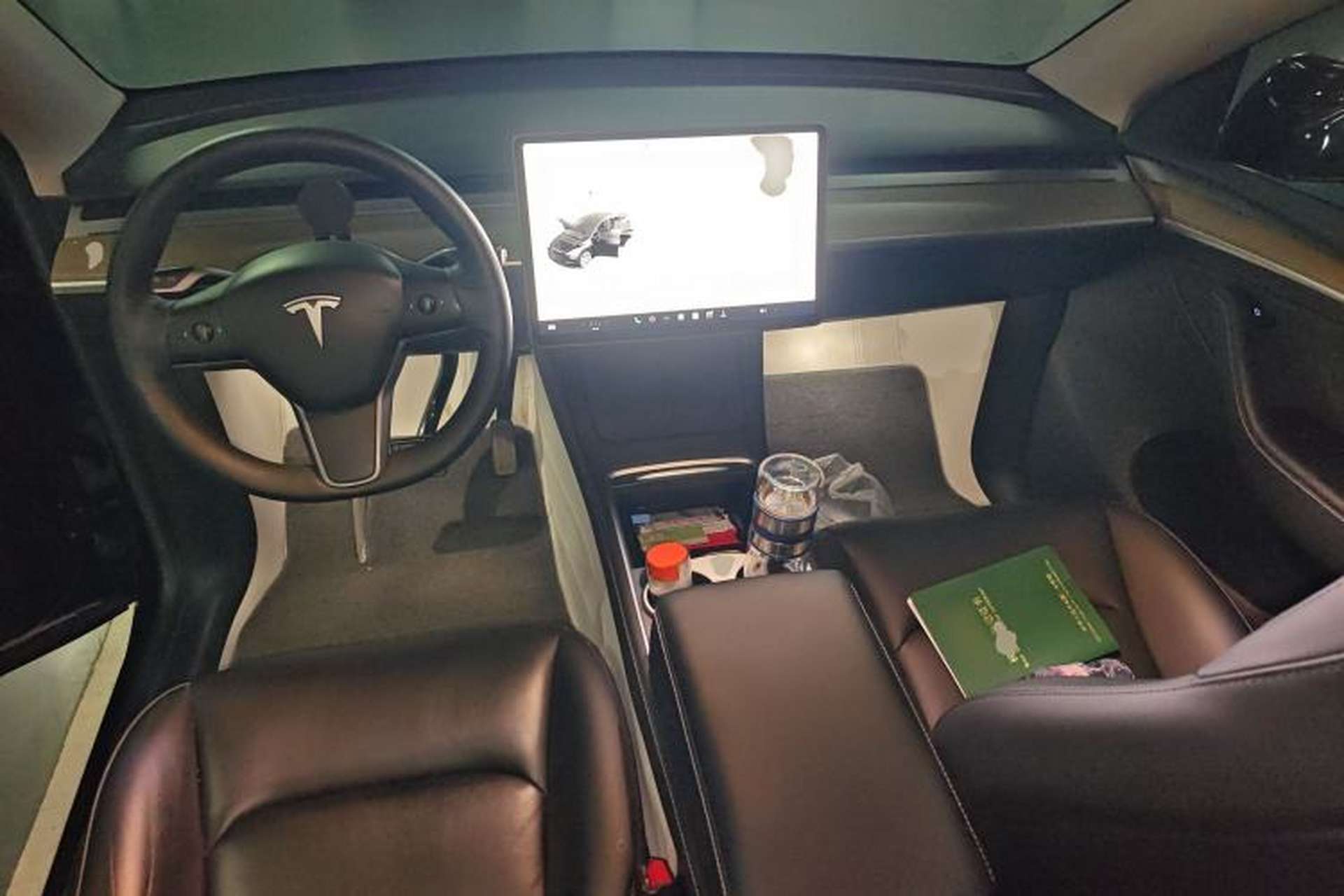 Used Tesla Model Y 2023 Long-Range All-Wheel-Drive Version Center Console