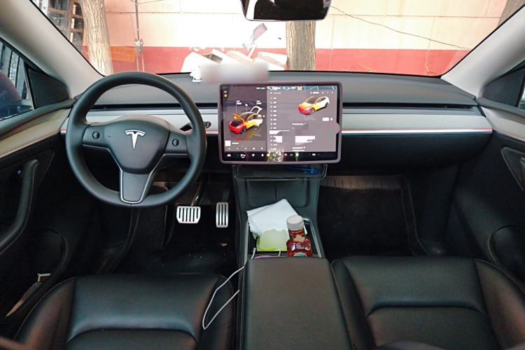 Used Tesla Model Y 2023 Rear-Wheel-Drive Version Center Console