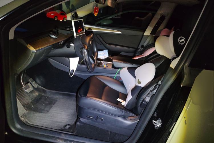 Used Tesla Model Y 2023 Long-Range All-Wheel-Drive Version Driver Seat