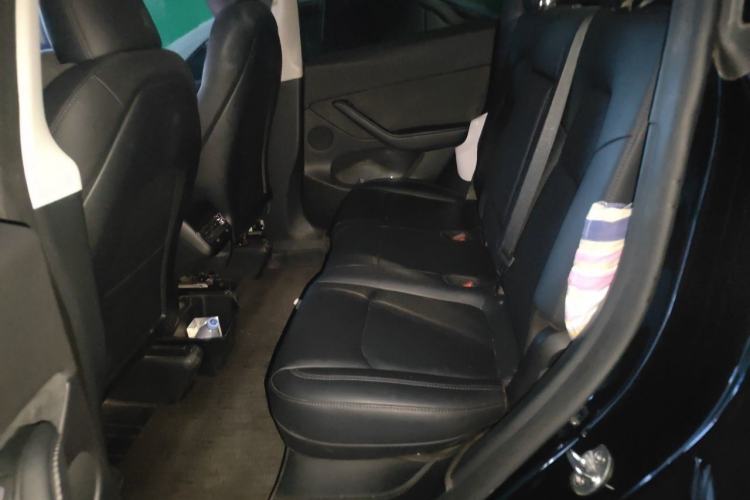 Used Tesla Model Y 2023 Long-Range All-Wheel-Drive Version Left Rear Seat