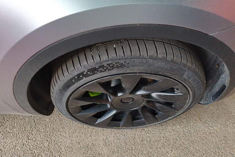 Used Tesla Model Y 2023 Rear-Wheel-Drive Version Right Front Wheel Hub