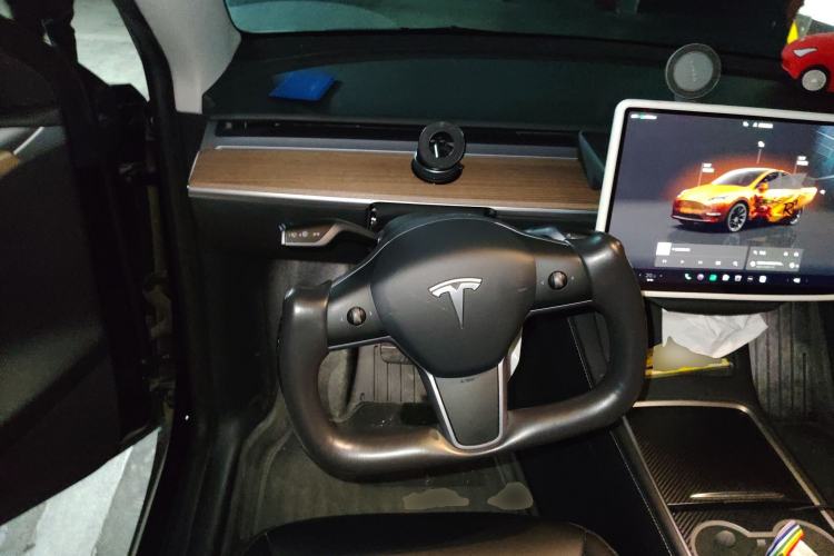 Used Tesla Model Y 2023 Long-Range All-Wheel-Drive Version Steering Wheel