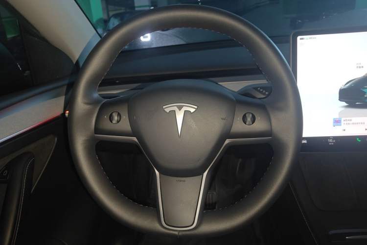 Used Tesla Model Y 2023 Long-Range All-Wheel-Drive Version Steering Wheel
