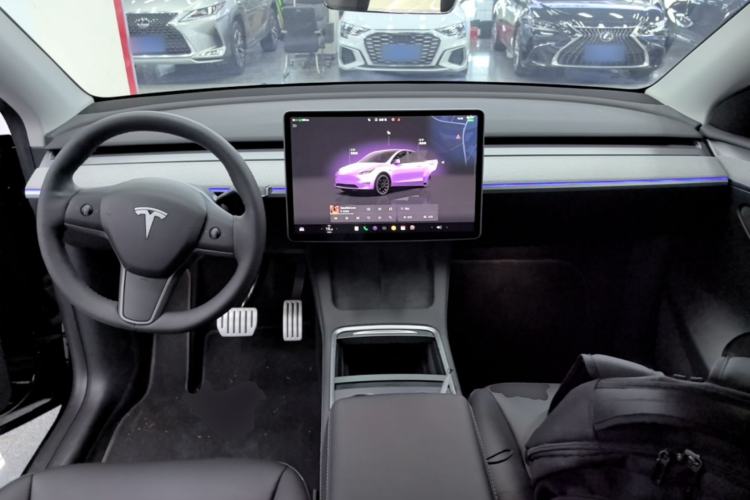 Used Tesla Model Y 2023 High-Performance All-Wheel-Drive Version Center Console