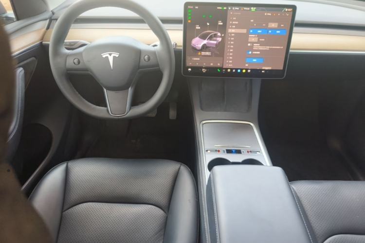 Used Tesla Model Y 2023 Long-Range All-Wheel-Drive Version Center Console
